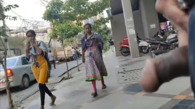 Daring Guy Flashing Sex – In Girls While Asking Free Mms Part 2